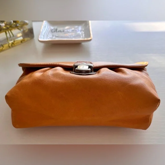 Marc Jacobs Caramel Leather Clutch bag with Silver Metal Hardware - Picture 4 of 14